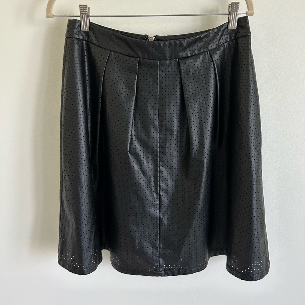 Worthington faux leather skirt. Black, pleated. Size 6.